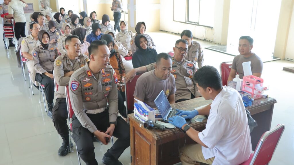 Donor Darah Kartini: Aksi Peduli Polwan dan ASN Polres Nganjuk