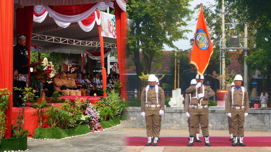 Marhaen Djumadi, saat bertindak sebagai inspektur upacara peringatan Hari Jadi Ke-1088 Nganjuk 2025
