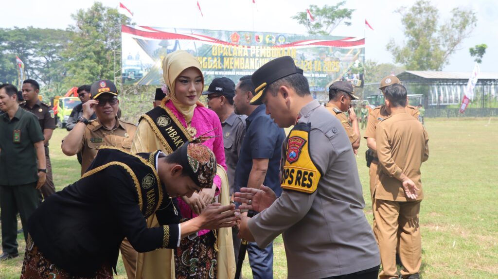 Upacara Pembukaan TMMD Ke-124 TA 2025 di Lengkong, Kapolres Nganjuk Siap Berikan Dukungan