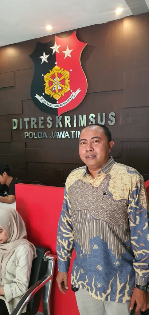 Diduga Fitnah Lewat WhatsApp, Kades Genjeng Dilaporkan ke Polda Jatim!