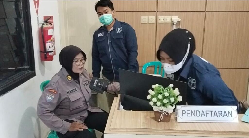Sambut Hari Jadi Polwan ke-77, Polres Nganjuk Gelar Vaksinasi Influenza untuk Personel