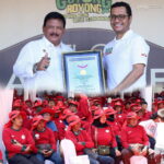 Bupati Nganjuk Terima Penghargaan MURI Lewat Panen Raya Melon Serentak
