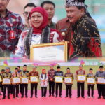 Bupati Nganjuk Raih Penghargaan Tokoh Pembina Koperasi dari Gubernur Jatim.