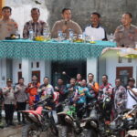 Trabas Kamtibmas Polres Nganjuk Bersama Komunitas Trail, Dilanjutkan Silaturahmi dan Bansos di Balai Desa Gemenggeng