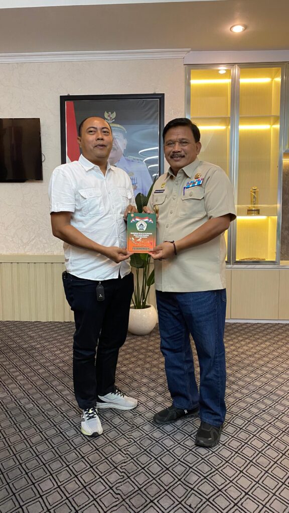 PERWAKILAN POSBAKUMADIN NGANJUK, AUDIENSI DENGAN BUPATI MEMBAHAS TENTANG PEMBENTUKAN MAHKAMAH DESA DI KABUPATEN NGANJUK